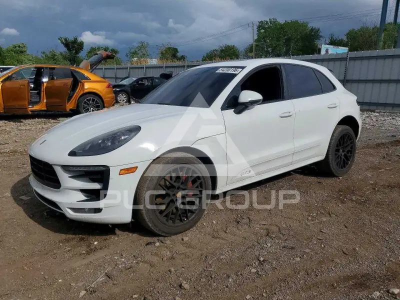 2018 Porsche MACAN photo