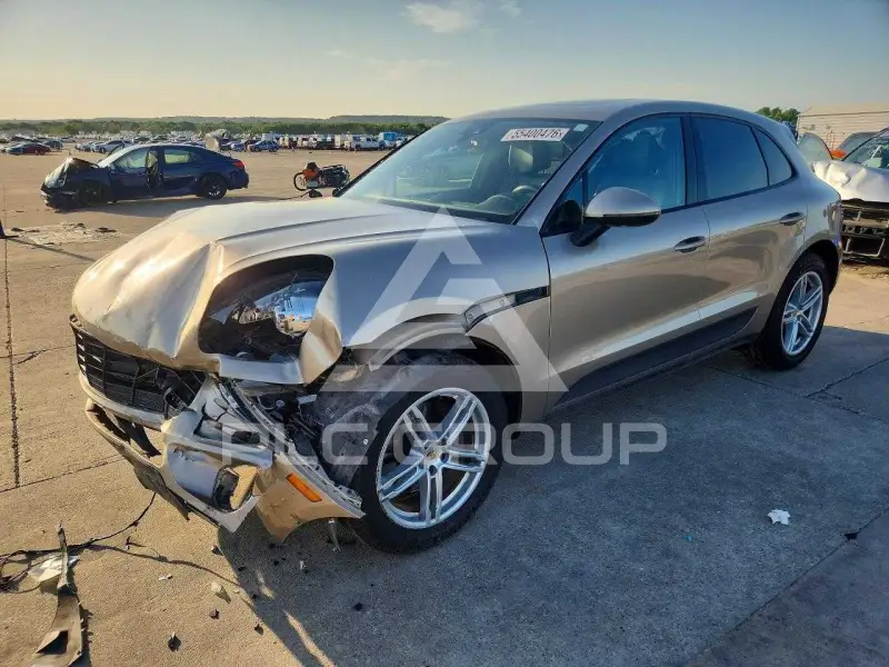 2018 Porsche MACAN photo