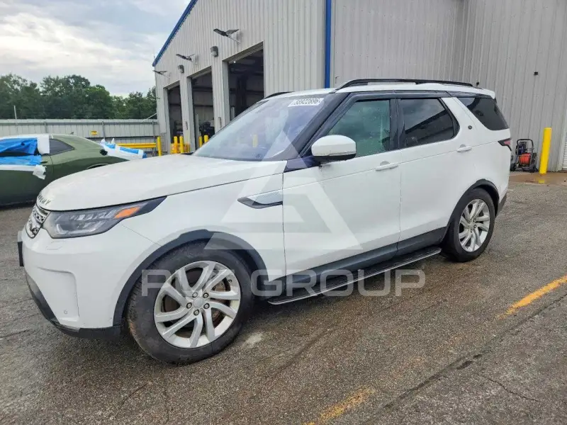 2018 Land Rover Discovery photo