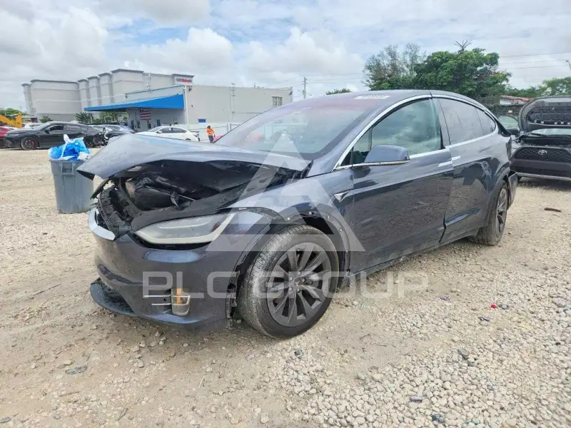 2018 Tesla Model X фото