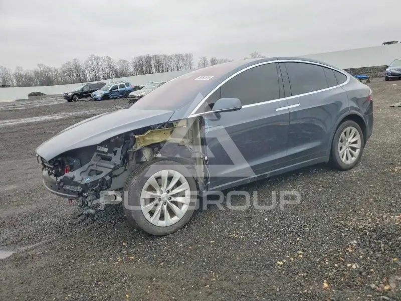 2018 Tesla Model X фото