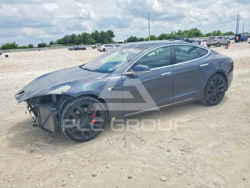 2018 Tesla Model S фото