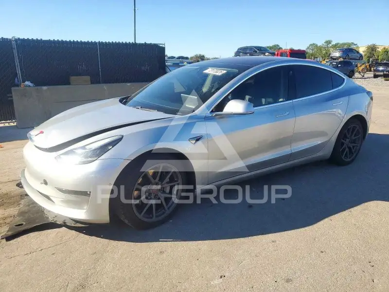 2018 Tesla Model 3 фото