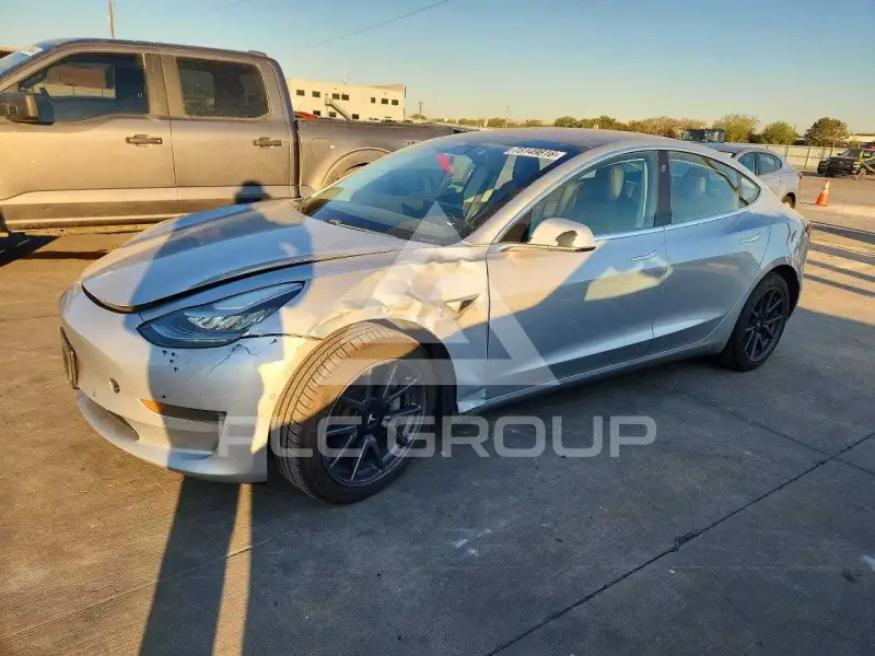 2018 Tesla Model 3 фото