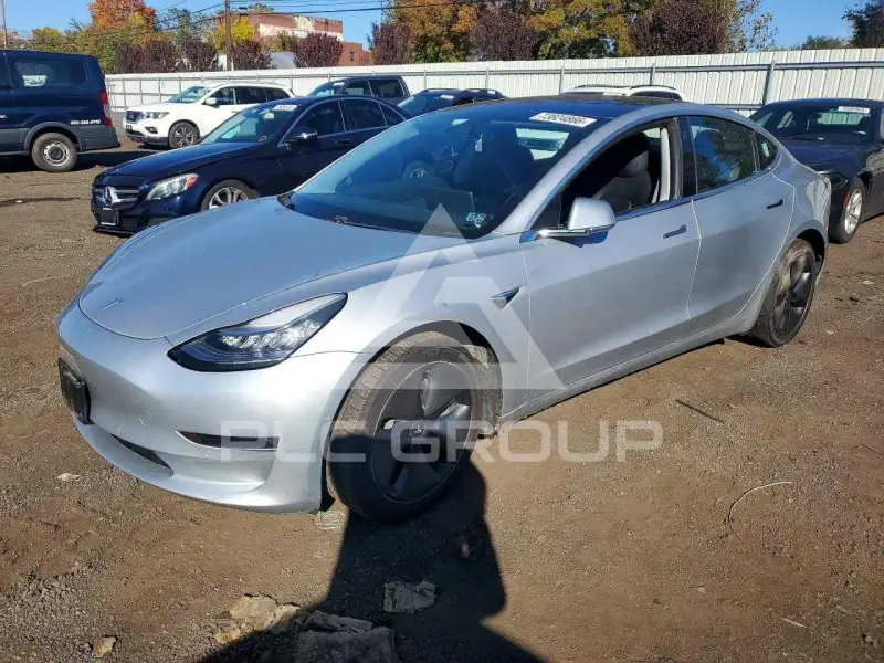 2018 Tesla Model 3 фото