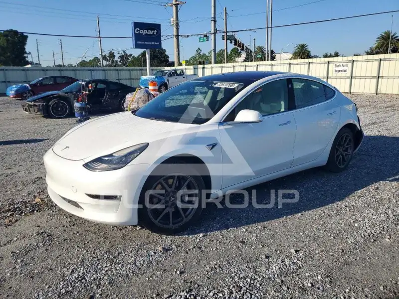 2018 Tesla Model 3 фото
