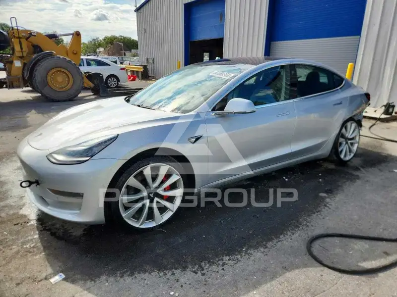 2018 Tesla Model 3 фото