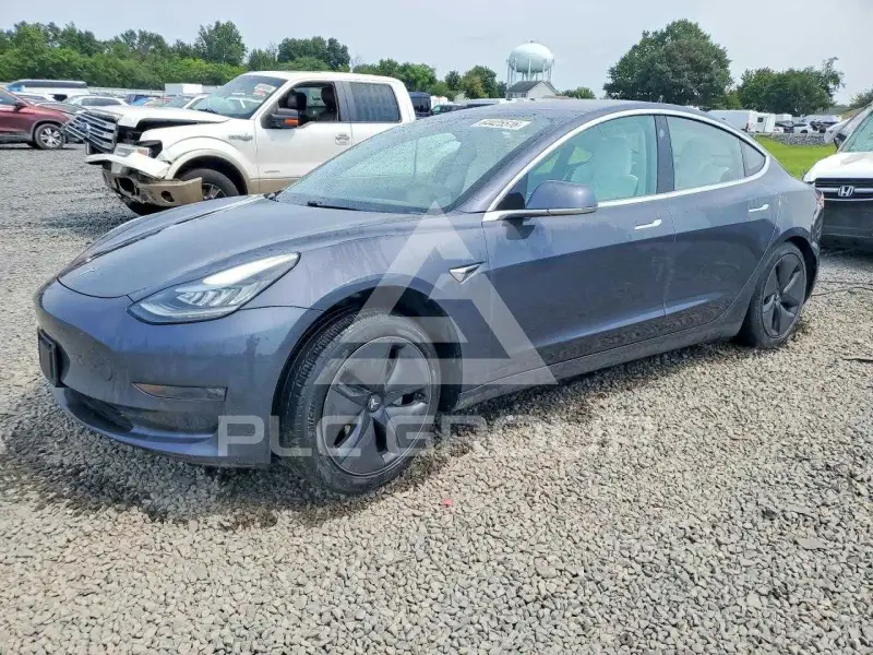 2018 Tesla Model 3 фото