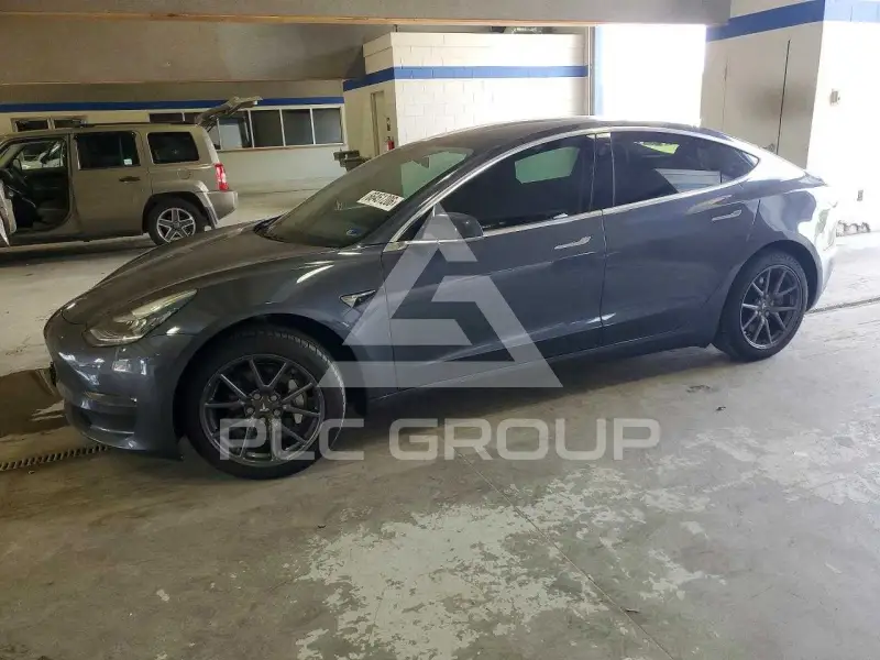 2018 Tesla Model 3 фото