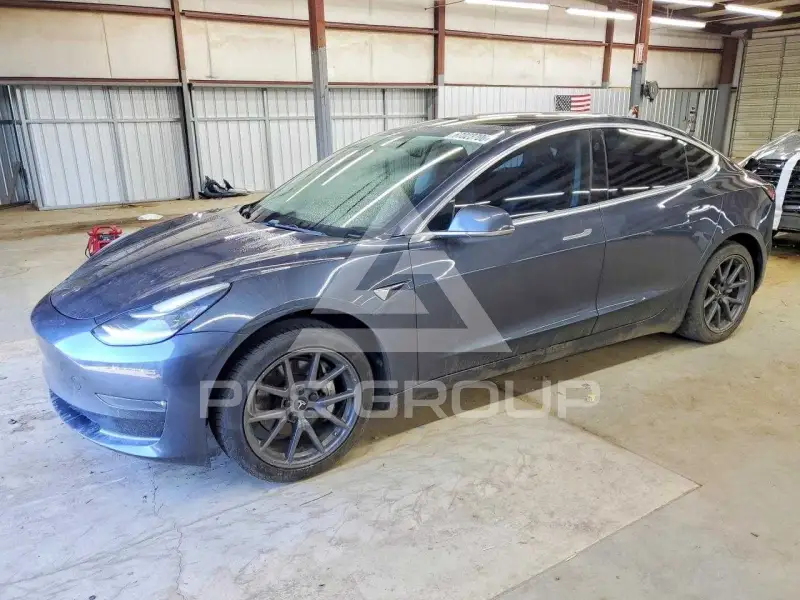 2018 Tesla Model 3 photo