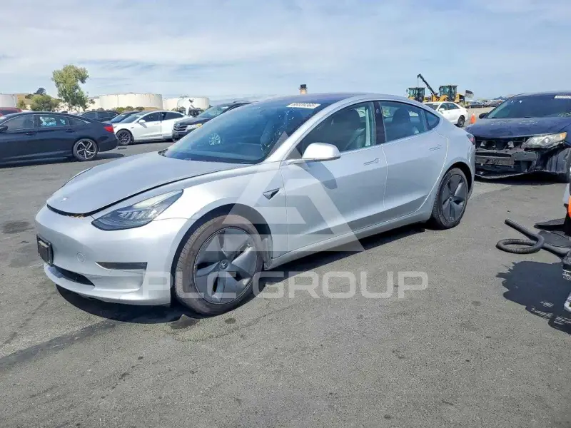 2018 Tesla Model 3 фото