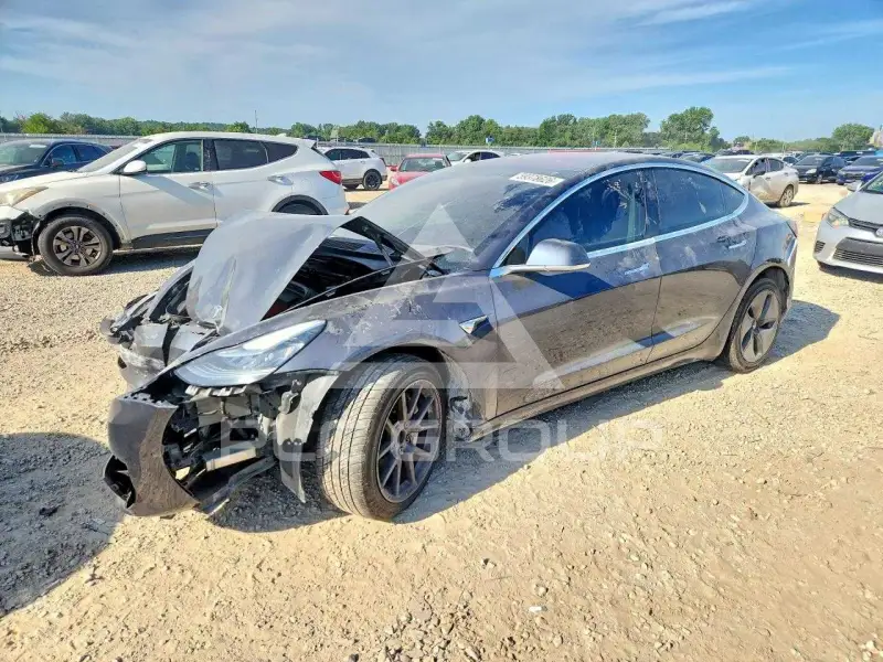 2018 Tesla Model 3 фото