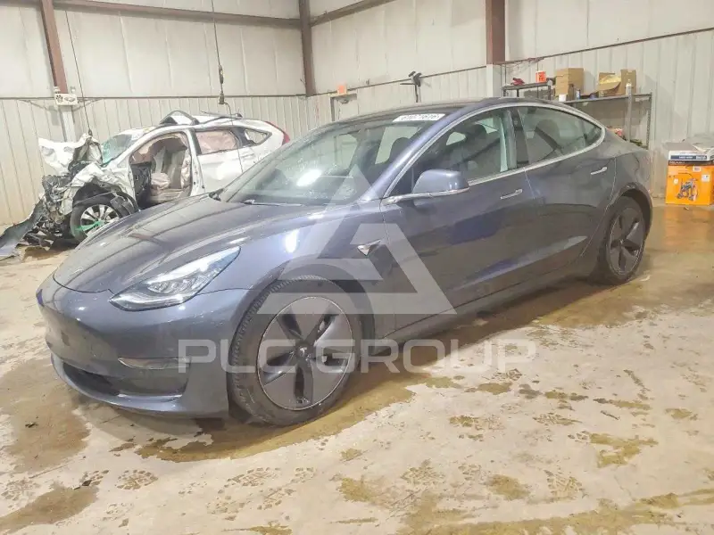 2018 Tesla Model 3 фото
