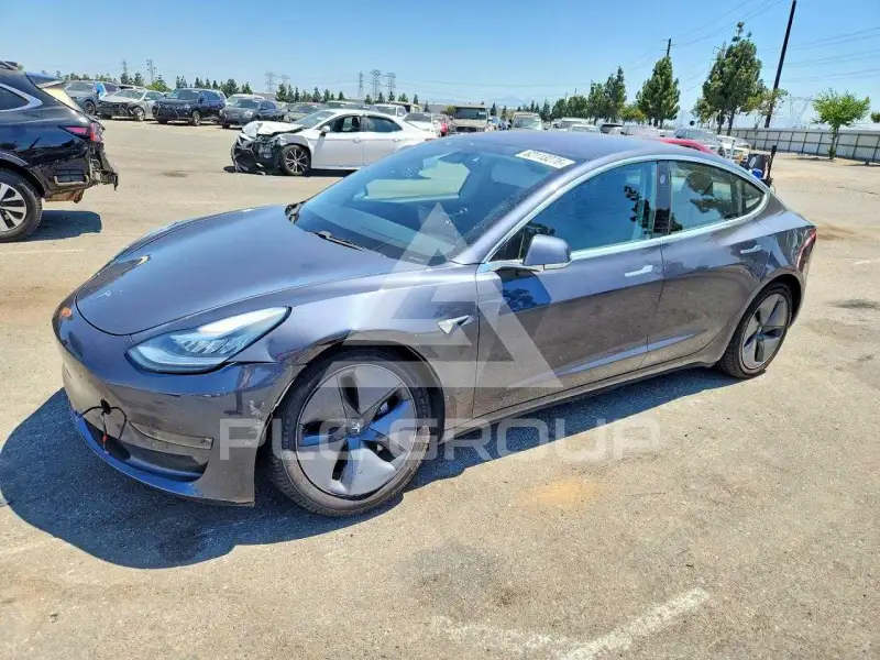 2018 Tesla Model 3 фото