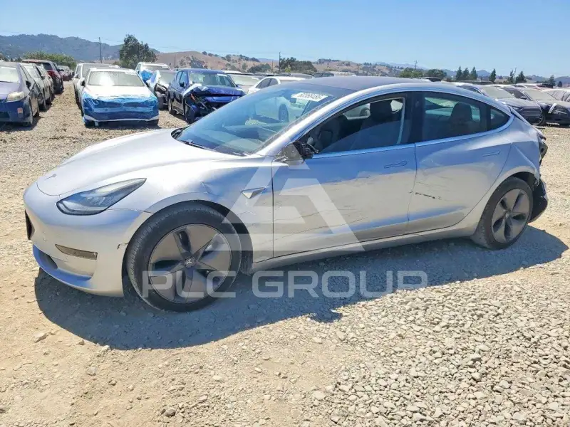 2018 Tesla Model 3 фото