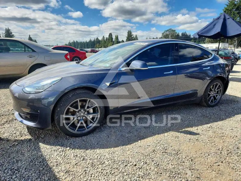 2018 Tesla Model 3 фото