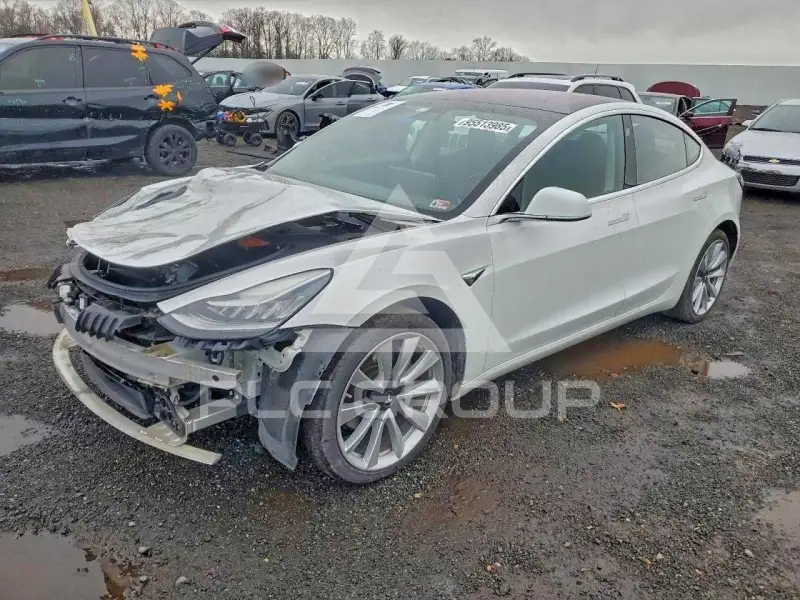 2018 Tesla Model 3 фото