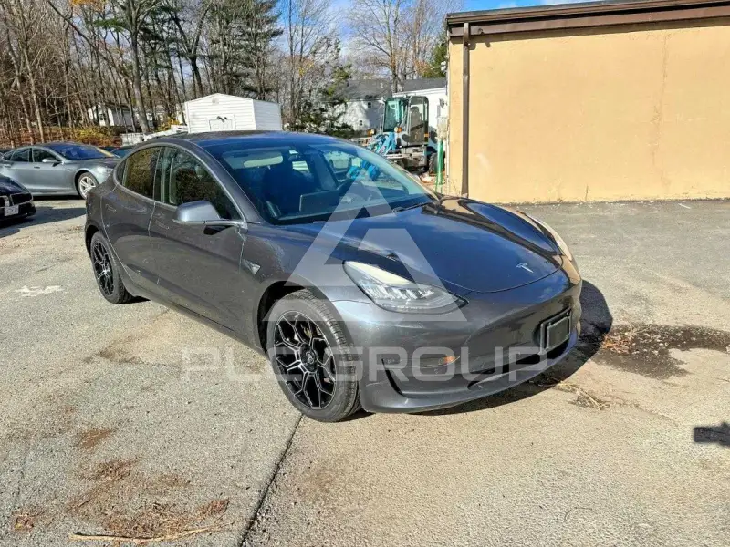 2018 Tesla Model 3 фото