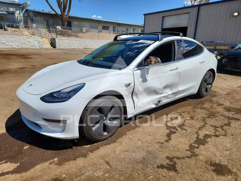 2018 Tesla Model 3 фото