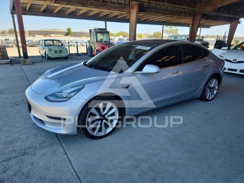 2018 Tesla Model 3 фото