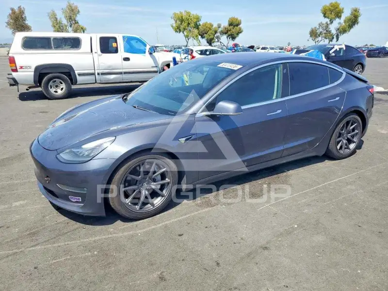 2018 Tesla Model 3 фото