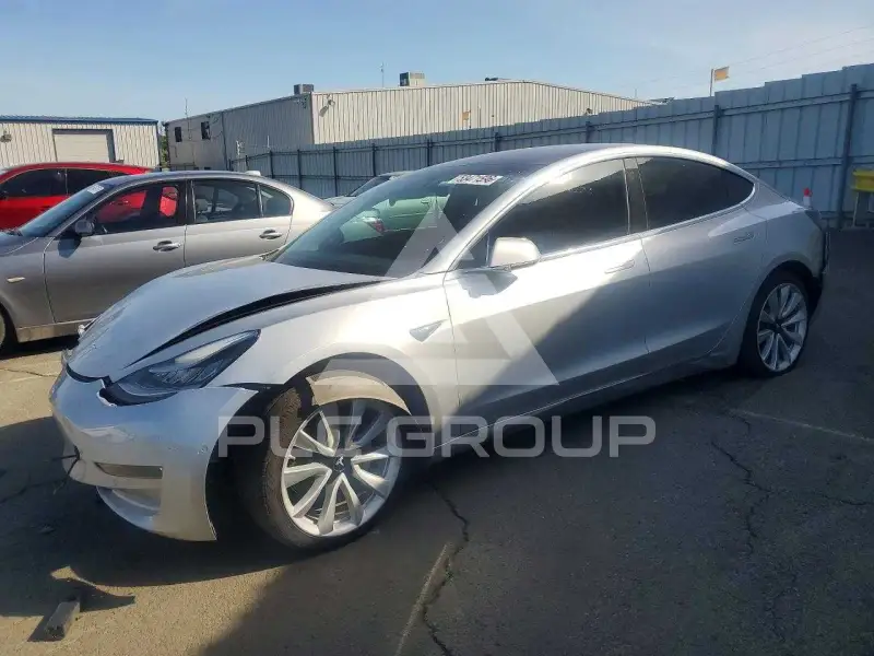 2018 Tesla Model 3 фото