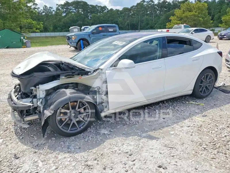 2018 Tesla Model 3 фото