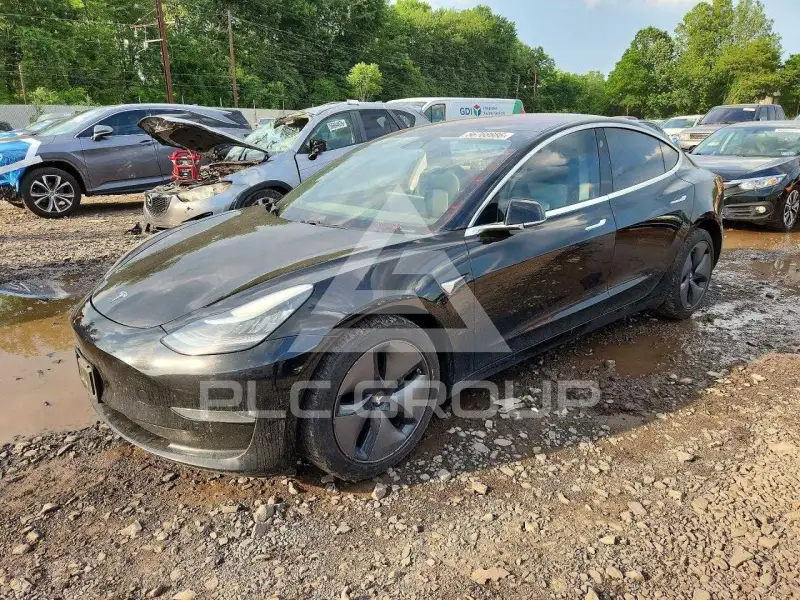 2018 Tesla Model 3 фото