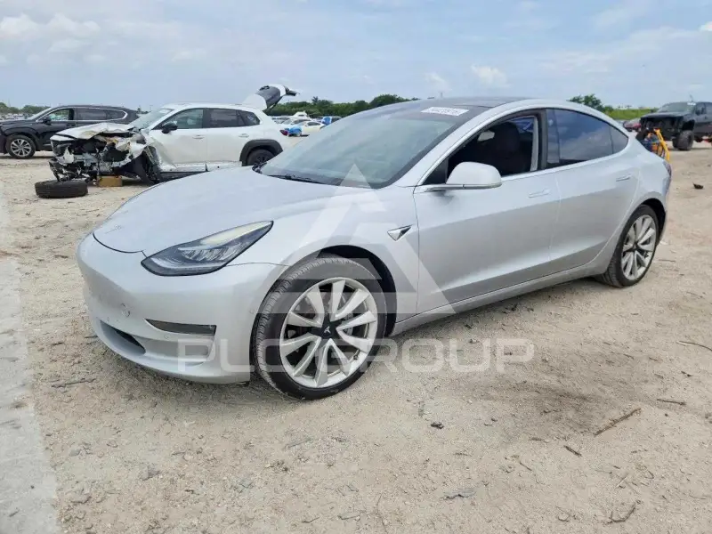 2018 Tesla Model 3 фото