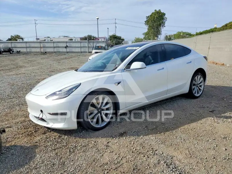 2018 Tesla Model 3 фото