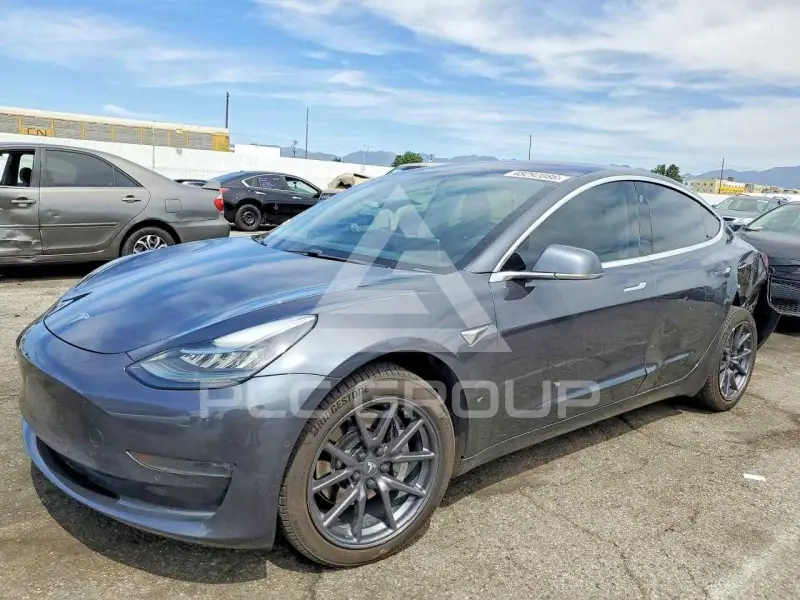 2018 Tesla Model 3 фото