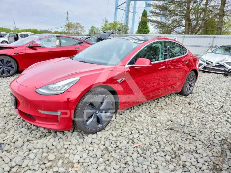 2018 Tesla Model 3 фото