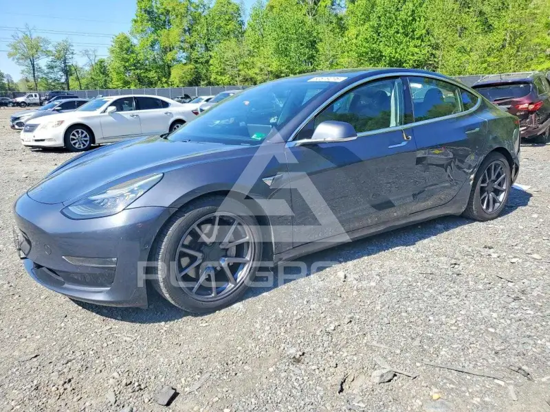 2018 Tesla Model 3 фото