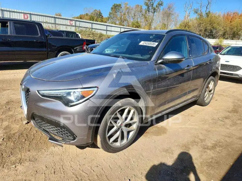 2018 Alfa Romeo Stelvio photo