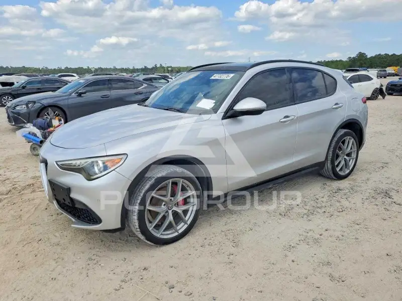 2018 Alfa Romeo Stelvio photo