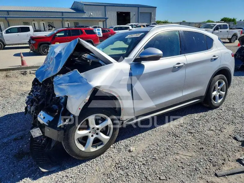 2018 Alfa Romeo Stelvio photo