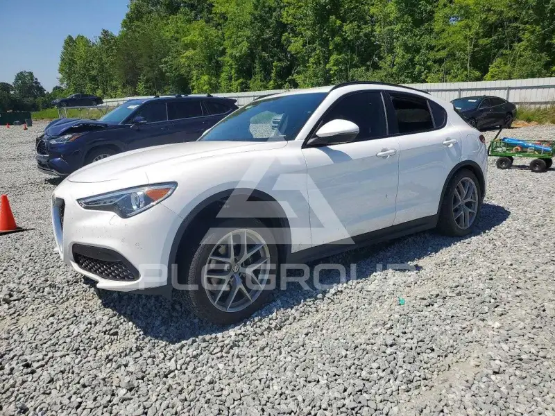 2018 Alfa Romeo Stelvio photo