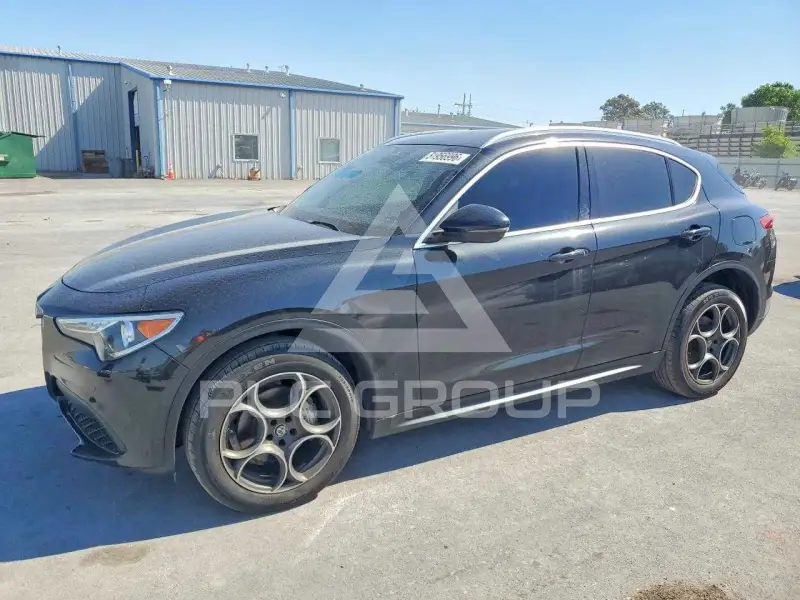 2018 Alfa Romeo Stelvio photo