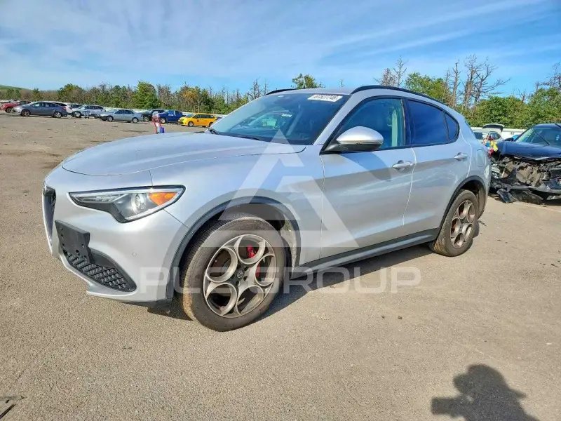 2018 Alfa Romeo Stelvio photo