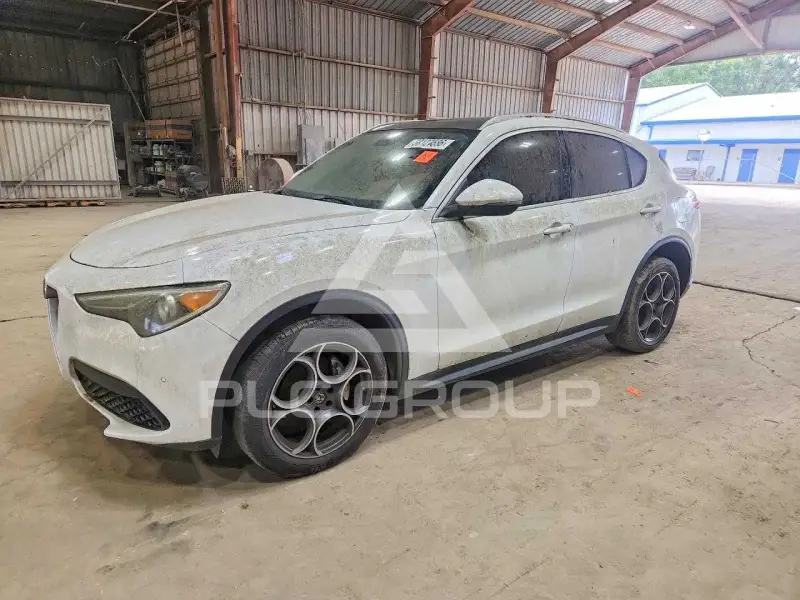 2018 Alfa Romeo Stelvio photo
