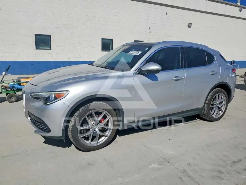 2018 Alfa Romeo Stelvio photo