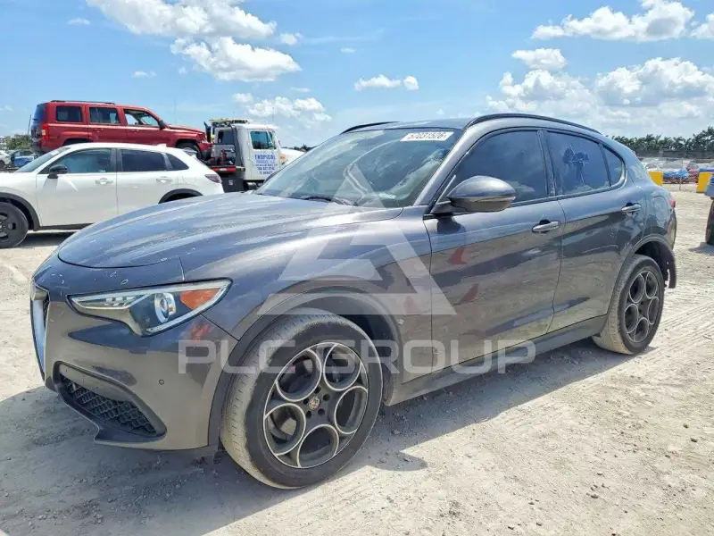 2018 Alfa Romeo Stelvio photo