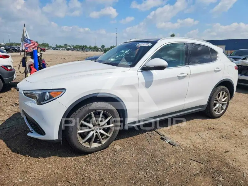 2018 Alfa Romeo Stelvio photo