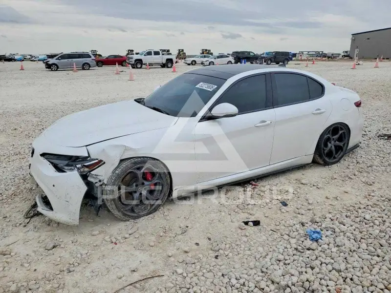 2018 Alfa Romeo Giulia photo
