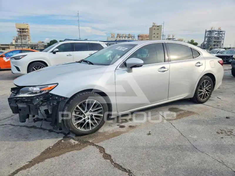 2018 Lexus ES350 photo