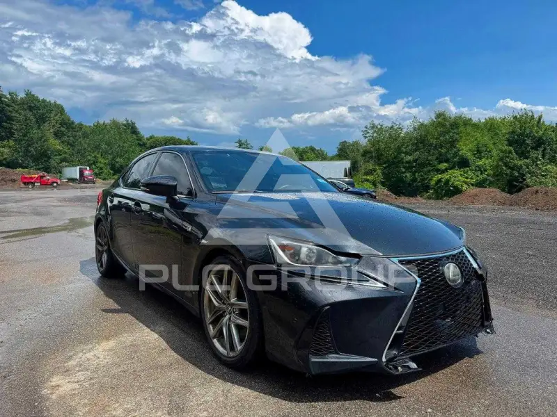 2018 Lexus IS photo