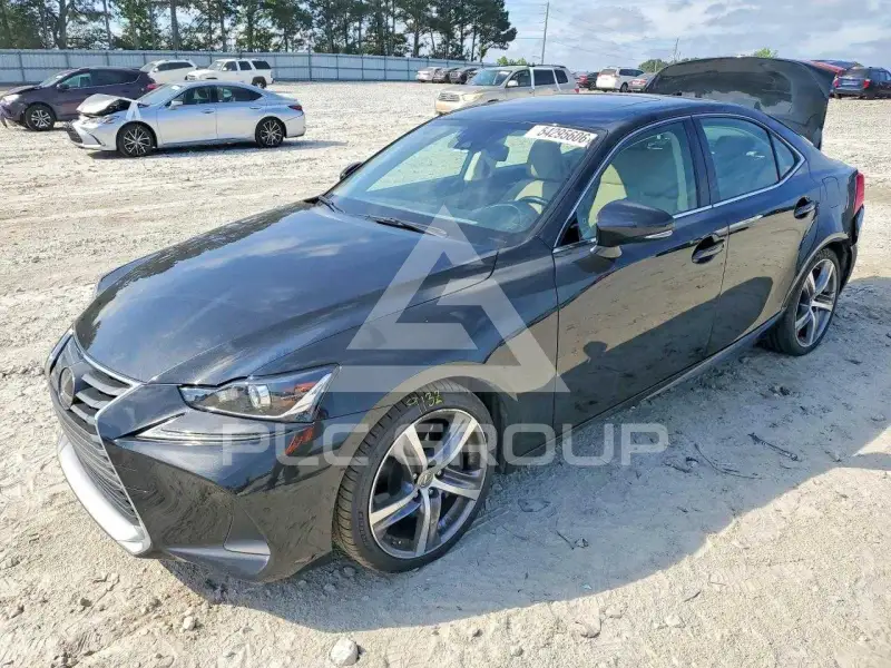 2018 Lexus IS photo