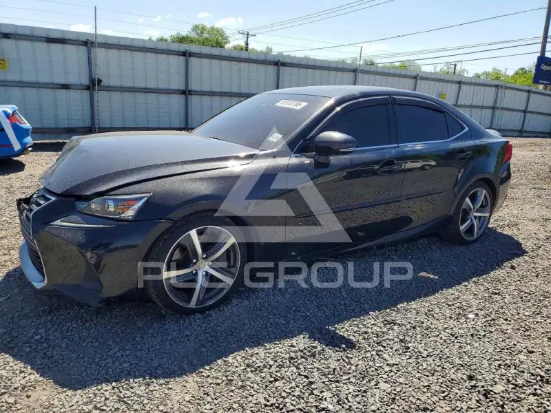 2018 Lexus IS photo