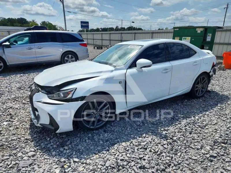 2018 Lexus IS photo