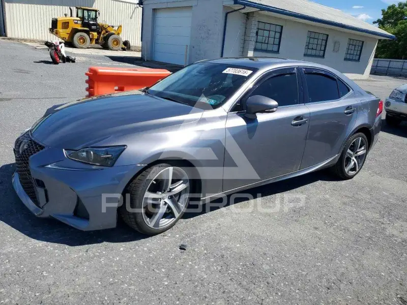 2018 Lexus IS photo